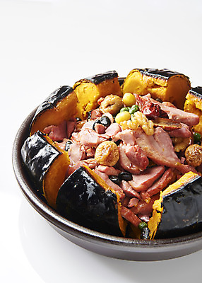 포토 JPG 스튜디오촬영 접시 음식 호박 실내 누끼 사람없음 흰색 은행 흰배경 오리고기 외식 훈제 단호박 오리구이 훈제고기 국내포토 식기 컬러 백그라운드 채소 오리 육류 내부 금융 구이 파일형식