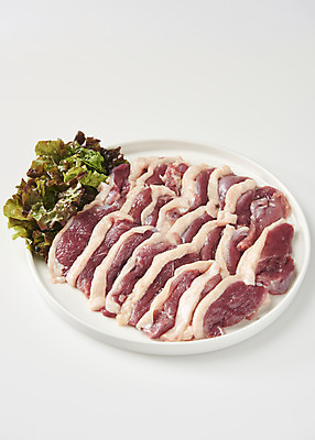 포토 JPG 스튜디오촬영 접시 음식 실내 생고기 누끼 사람없음 흰색 상추 흰배경 오리고기 외식 훈제 로스 오리구이 국내포토 식기 컬러 백그라운드 채소 오리 육류 내부 구이 파일형식