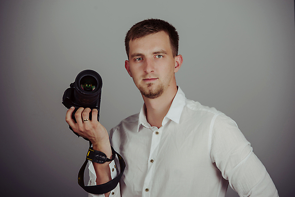 포토 JPG 해외이미지 백인 직업 남자 행복 얼굴 창조 한명 사람 성인 유행 카메라 디지털 기자 발사 사진사 리포터 해외202004 해외포토 서양인 1 감정 신체부위 전자제품 작가 파일형식