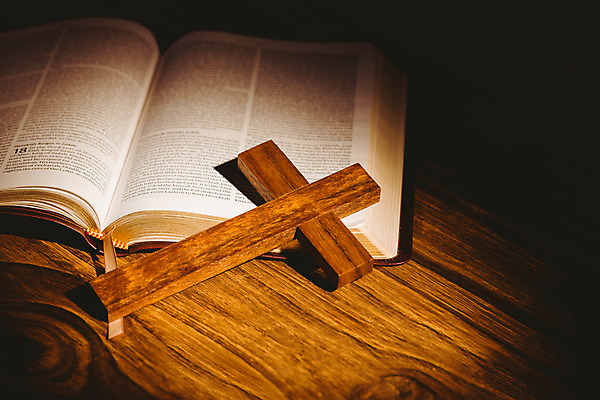 포토 JPG 해외이미지 무료이미지 기독교 십자가 그림자 사람없음 빛 성경 기도 신성 해외202004 해외포토 종교 종교용품 파일형식 무료콘텐츠