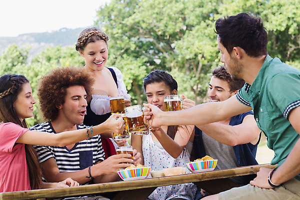 포토 JPG 해외이미지 백인 라이프스타일 드레스 공원 여자 남자 행복 문화 포즈 자연 유리 맥주 함께함 이벤트 잔디 여러명 20대 성인 야외 10대 초록색 30대 햇빛 맑음 우정 축하 잡기 전통의상 동료 서빙 축배 던들 엮은 옥토버페스트 해외202004 해외포토 서양인 식물 전통 옷 공공시설 감정 컬러 다수 컨셉 관계 모션 청소년 재질 날씨 주류 사람 청년 생활 장년 친구 태양 생태계 파일형식
