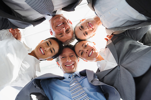 포토 JPG 해외이미지 서양인 외국인 백인 여자 남자 40대 중년 50대 비즈니스 넥타이 직장 함께함 서기 정장 여러명 20대 성인 30대 사무실 직장인 비즈니스맨 비즈니스우먼 동료 직원 흰배경 해외202004 해외포토 직업 잡화 옷 다수 백그라운드 컨셉 회사 관계 모션 사람 인종 청년 장년 흰색 파일형식