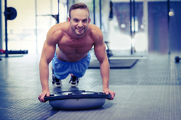 포토 JPG 해외이미지 서양인 외국인 백인 라이프스타일 남자 행복 근육 실내 건강 한명 미소 20대 성인 운동복 운동 힘 헬스장 널 체육관 성인남자한명만 크로스핏 해외202004 해외포토 1 옷 감정 표정 사람 인종 청년 내부 생활 헬스 남자한명만 성인남자만 파일형식