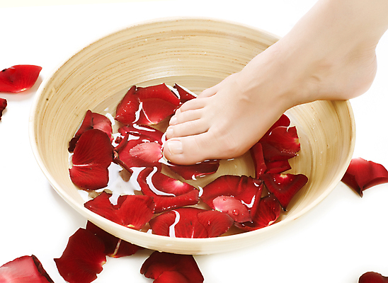 포토 JPG 해외이미지 무료이미지 꽃잎 발 신체부위 장미 스파 사발 흰배경 아로마테라피 족욕 의료성형뷰티 해외202004 해외포토 꽃 백그라운드 사람 흰색 사기그릇 테라피 파일형식 무료콘텐츠