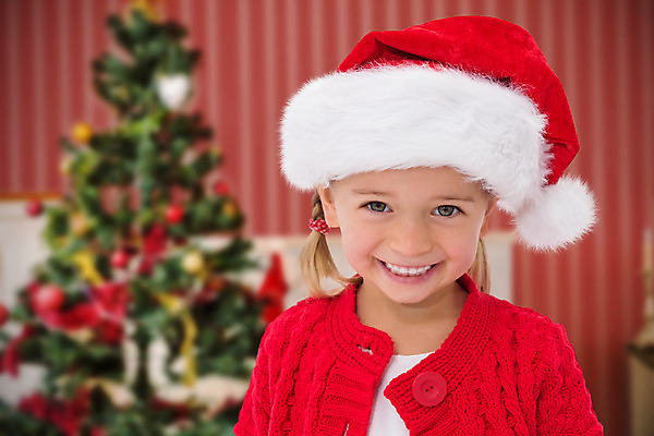 포토 JPG 해외이미지 백인 라이프스타일 여자 행복 어린이 크리스마스장식 크리스마스 산타모자 가정 불 한명 장식 빨간색 크리스마스트리 축제 장식볼 축하 벽난로 카피스페이스 해외202004 해외포토 자연요소 서양인 모자_잡화 1 기념일 감정 컬러 컨셉 사람 생활 공백 파일형식