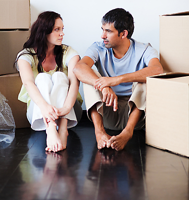 포토 JPG 해외이미지 라이프스타일 커플 여자 남자 행복 창문 가족 포옹 남편 새로움 아파트 주택 발렌타인데이 건강 사랑 사람 성인 야외 두명 상자 유행 방 흰색 축하 아내 돌봄 스타일 해외202004 해외포토 감정 컬러 컨셉 관계 안기 모션 데이이벤트 건물 생활 파일형식