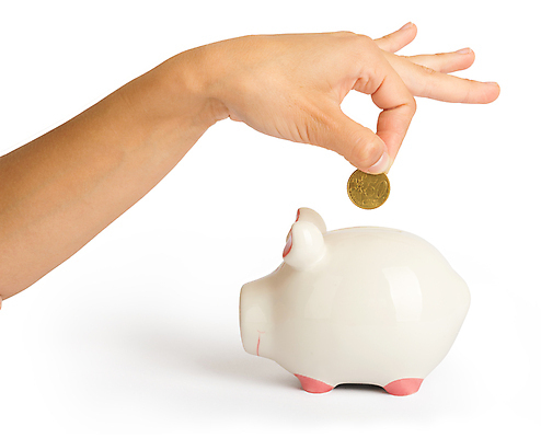 포토 JPG 해외이미지 손 돈 미소 근접촬영 신체부위 동전 저축 돼지저금통 잡기 흰배경 해외202004 해외포토 뷰포인트 백그라운드 모션 표정 사람 금융 저금통 흰색 재산 파일형식