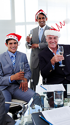 포토 JPG 해외이미지 손 여자 남자 행복 음료 백그라운드 크리스마스 비즈니스 성공 새로움 함께함 사람 이벤트 세명 산타클로스 파티 와인 축제 모임 축하 알코올 잡기 비즈니스맨 비즈니스우먼 자신감 샴페인 연도 건배 축배 해외202004 해외포토 기념일 감정 컨셉 모션 주류 신체부위 직장인 파일형식