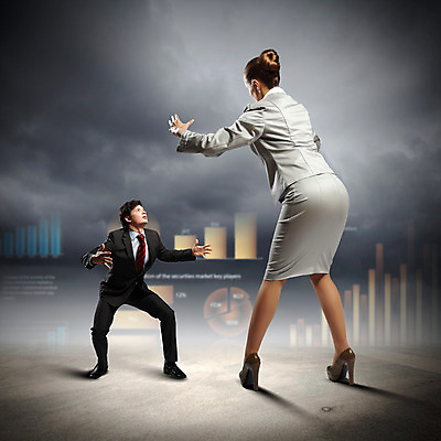 포토 JPG 해외이미지 백인 여자 남자 비즈니스 사업가 사람 두명 경쟁 분노 비즈니스맨 충돌 말다툼 성인만 해외202004 해외포토 서양인 직업 감정 컨셉 직장인 싸움 파일형식