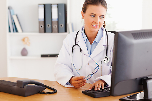 포토 JPG 해외이미지 직업 응시 여자 안경 과학 청진기 성공 노동자 갈색머리 병원 한명 미소 사람 20대 성인 빛 컴퓨터 사무실 약 장비 간호사 의사 흰색 키보드 업무 작업 실험실 의료성형뷰티 해외202004 해외포토 1 헤어스타일 시선 잡화 컬러 컨셉 비즈니스 의학 의료기기 표정 실험 청년 전자제품 의료진 파일형식