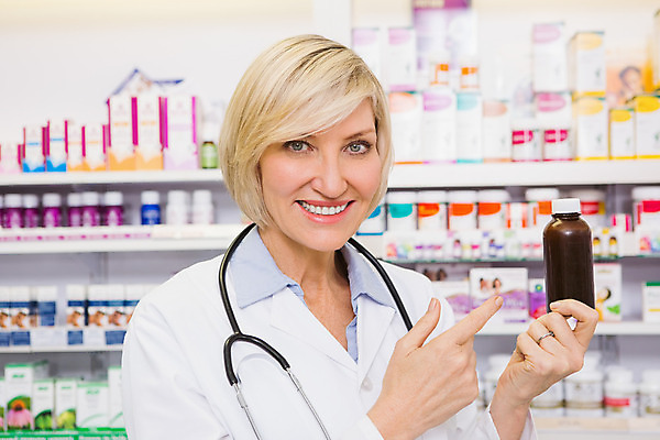 포토 JPG 해외이미지 백인 여자 중년 50대 청진기 실내 한명 상반신 약 의사 가리킴 작업 약국 처방 조제 약사 의료성형뷰티 중년여자한명만 해외202004 해외포토 서양인 1 의학 의료기기 사람 손짓 성인 내부 의료진 만들기 여자한명만 중년여자만 파일형식