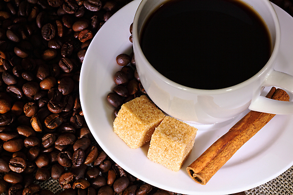 포토 JPG 해외이미지 무료이미지 커피 근접촬영 사람없음 컵 원두 커피잔 각설탕 시나몬스틱 해외202004 해외포토 식기 음료 뷰포인트 잔 설탕 시나몬 파일형식 무료콘텐츠