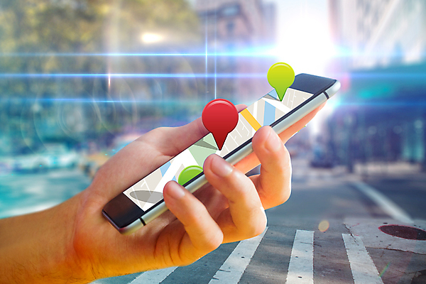 포토 JPG 해외이미지 백인 손 남자 도로 지도 한명 20대 스마트폰 도시풍경 스크린 고층빌딩 미국 잡기 도시 어플리케이션 소프트포커스 뉴욕 시티라이프 해외202004 해외포토 서양인 1 라이프스타일 길 북아메리카 교통시설 모션 촬영기법 사람 풍경 빌딩 청년 신체부위 핸드폰 스마트기기 파일형식