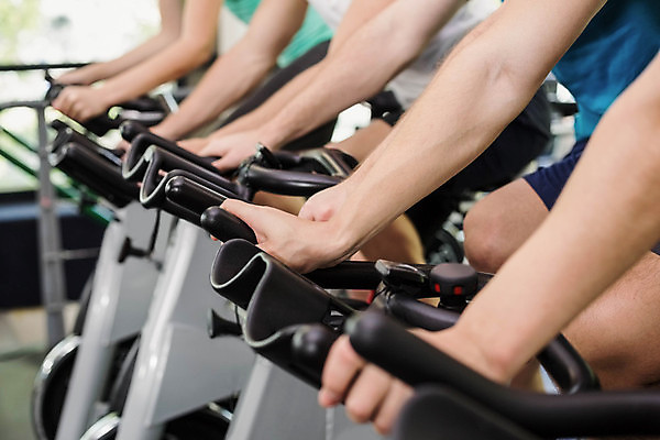 포토 JPG 해외이미지 무료이미지 건강 앉기 여러명 상반신 성인 운동복 운동 헬스사이클 헬스장 체육관 바디케어 성인만 해외202004 해외포토 옷 다수 모션 사람 운동기구 헬스 파일형식 무료콘텐츠