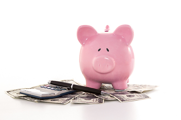 포토 JPG 해외이미지 무료이미지 돈 사람없음 금융 경제 저축 돼지저금통 계산기 흰배경 해외202004 해외포토 백그라운드 문구용품 장비 저금통 흰색 재산 파일형식 무료콘텐츠