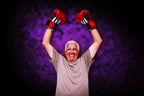 포토 JPG 해외이미지 백인 디자인 응시 남자 행복 스포츠 포즈 장갑 백그라운드 티셔츠 성공 건강 관리 한명 미소 성인 빨간색 운동 보라색 검은색 주먹 권투 우승 권투글러브 60대 연습 팔 승자 해외202004 해외포토 서양인 1 시선 잡화 노년 감정 컬러 컨셉 셔츠 모션 표정 사람 신체부위 격투기 글러브 최고 파일형식