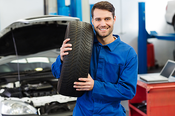 포토 JPG 해외이미지 백인 직업 남자 행복 자동차 노동자 실내 작업복 한명 20대 성인 파란색 잡기 작업 바퀴 작업실 기술자 서비스 타이어 정비공 보닛 정비소 차고 성인남자한명만 해외202004 해외포토 서양인 1 옷 감정 육상교통 컬러 모션 사람 청년 내부 남자한명만 성인남자만 파일형식