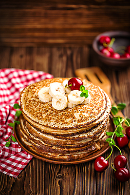 포토 JPG 해외이미지 무료이미지 디저트 바나나 사람없음 아웃포커스 쌓기 체리 팬케이크 나무배경 해외202004 해외포토 음식 백그라운드 과일 모션 촬영기법 케이크 파일형식 무료콘텐츠