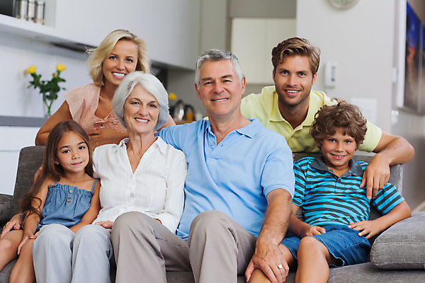 포토 JPG 해외이미지 백인 긴머리 응시 여자 할아버지 남자 딸 행복 아들 할머니 어린이 중년 가정 가족 엄마 짧은머리 아파트 함께함 실내 앉기 소년 여러명 20대 성인 30대 부모 소파 금발 아빠 60대 70대 해외202004 해외포토 서양인 헤어스타일 시선 노년 감정 다수 컨셉 의자 관계 모션 주택 사람 청년 내부 장년 파일형식