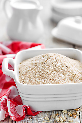 포토 JPG 해외이미지 음식 백그라운드 재료 탁자 요리 사람없음 목재 주방 흰색 준비 날것 반죽 밀가루 핸드메이드 통밀 해외202004 해외포토 나무 컬러 가구 가루 밀 파일형식