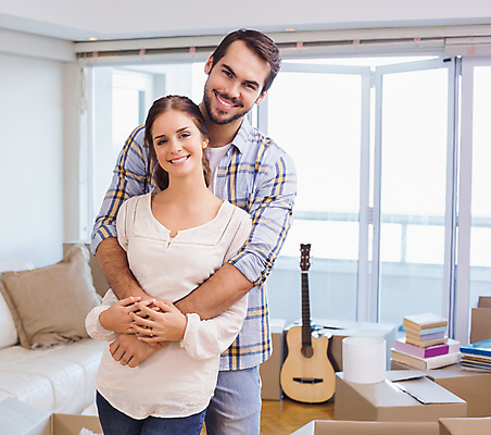 포토 JPG 해외이미지 백인 라이프스타일 커플 여자 남자 행복 거실 가정 모션 포옹 새로움 아파트 주택 함께함 실내 사랑 20대 두명 상자 스타일 성인만 해외202004 해외포토 서양인 감정 컨셉 관계 안기 사람 청년 내부 건물 생활 파일형식