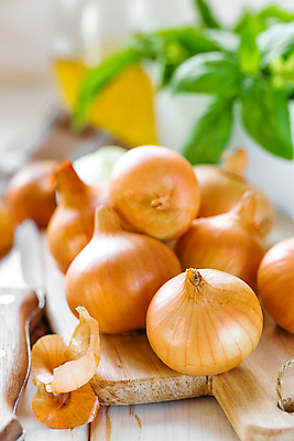 포토 JPG 해외이미지 무료이미지 채소 재료 양파 건강 사람없음 목재 주방 껍질 유기농 해외202004 해외포토 나무 웰빙 파일형식 무료콘텐츠