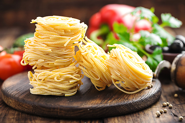 포토 JPG 해외이미지 무료이미지 음식 토마토 채소 파스타 요리 사람없음 아웃포커스 파스타면 해외202004 해외포토 서양음식 촬영기법 면류 파일형식 무료콘텐츠