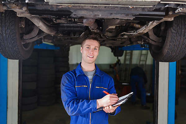 포토 JPG 해외이미지 백인 직업 응시 남자 자동차 노동자 기술 실내 작업복 한명 서기 20대 성인 펜 기록 잡기 작업 작업실 기술자 수리 아래 서비스 준비 타이어 문제 정비공 서류판 정비소 차고 체크리스트 성인남자한명만 해외202004 해외포토 서양인 1 시선 옷 육상교통 모션 사람 청년 내부 필기구 사무용품 방향 위치 남자한명만 성인남자만 파일형식