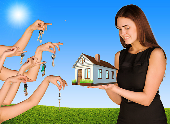 포토 JPG 해외이미지 손 열쇠 부동산 주택 한명 미소 들기 성인 건물 신체부위 기회 투자 부동산중개인 성인여자한명만 해외202004 해외포토 1 건축물 비즈니스 모션 표정 사람 재산 중개인 여자한명만 성인여자만 파일형식