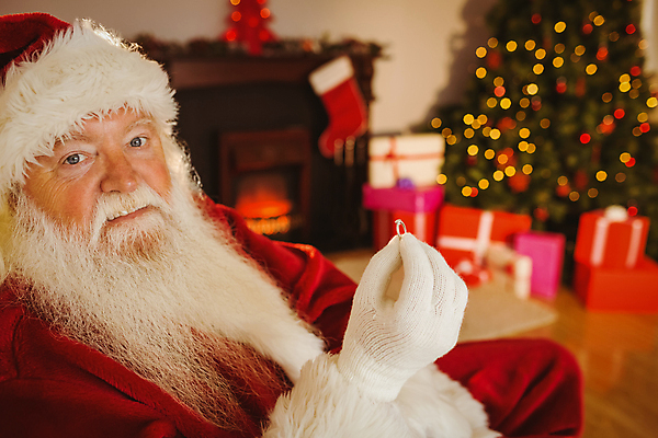 포토 JPG 해외이미지 백인 라이프스타일 노년 남자 크리스마스장식 크리스마스 거실 가정 불 아파트 주택 따뜻함 한명 장식 크리스마스트리 산타클로스 평화 축제 장식볼 축하 잡기 벽난로 안락의자 전나무 노인남자한명만 해외202004 해외포토 자연요소 서양인 나무 1 기념일 컨셉 의자 모션 사람 성인 건물 생활 남자한명만 노인남자만 파일형식