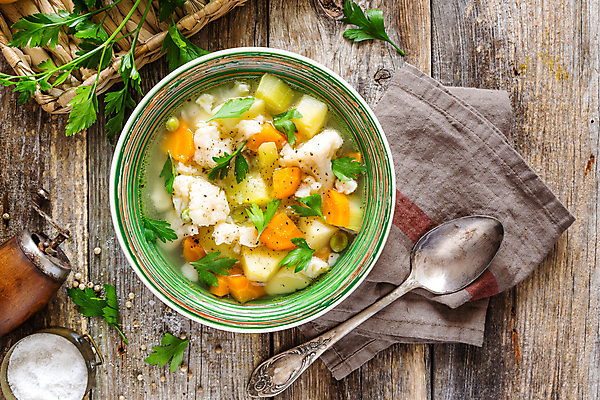 포토 JPG 해외이미지 무료이미지 채소 탁자 사람없음 숟가락 야채수프 나무배경 해외202004 해외포토 가구 백그라운드 수저 파일형식