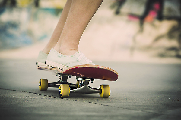 포토 JPG 해외이미지 백인 라이프스타일 여자 스포츠 운동화 발 거리 한명 사람 성인 야외 도시 스케이트보드 스케이터 성인여자한명만 해외202004 해외포토 서양인 1 신발 운동선수 생활 신체부위 보드_스포츠 여자한명만 성인여자만 파일형식