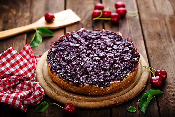 포토 JPG 해외이미지 전통 열매 음식 백그라운드 과일 탁자 휴가 디저트 따뜻함 요리 사람없음 목재 빨간색 여름 케이크 주방 식사 빵집 껍질 시골 신선 원형 체리 달콤 맛 정상 설탕 굽기 메뉴 날것 레시피 점심식사 타르트 페스츄리 핸드메이드 맛있는 해외202004 해외포토 도형 나무 식물 계절 빵 컬러 가구 컨셉 재료 상점 구이 파이_빵 파일형식