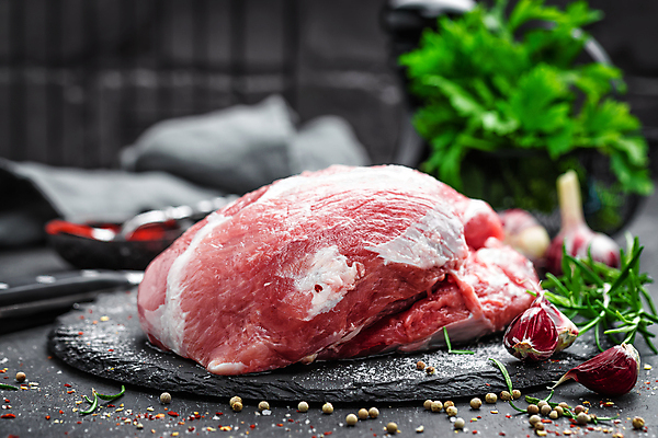 포토 JPG 해외이미지 무료이미지 음식 재료 회색배경 마늘 생고기 육류 사람없음 아웃포커스 향신료 후추 돌판 해외202004 해외포토 백그라운드 채소 식재료 촬영기법 회색 돌_바위 향미료 파일형식 무료콘텐츠