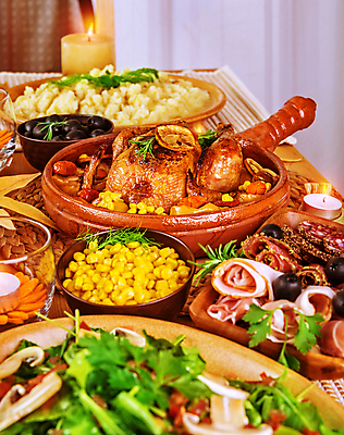 포토 JPG 해외이미지 무료이미지 전통 식탁 기념 실내 이벤트 사람없음 축제 식사 샐러드 전통음식 축하 추수감사절 칠면조 잔치음식 해외202004 해외포토 기독교 음식 컨셉 탁자 조류 내부 파일형식 무료콘텐츠