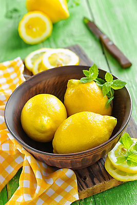 포토 JPG 해외이미지 무료이미지 잎 탁자 사람없음 목재 아웃포커스 식탁보 칼 레몬 슬라이스 나무탁자 해외202004 해외포토 나무 식물 가구 과일 재료 촬영기법 파일형식 무료콘텐츠