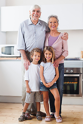 포토 JPG 해외이미지 백인 응시 여자 할아버지 남자 행복 할머니 어린이 중년 가정 가족 손자 손녀 아파트 함께함 실내 사랑 서기 소년 여러명 주방 오븐 70대 히스패닉 해외202004 해외포토 서양인 시선 노년 감정 다수 컨셉 관계 모션 주택 사람 성인 내부 가전제품 손주 파일형식