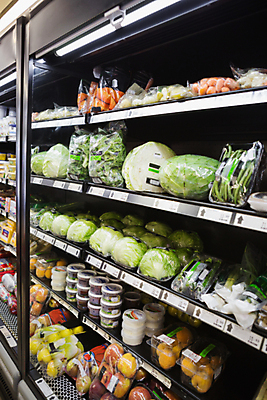 포토 JPG 해외이미지 무료이미지 채소 과일 선반 건강 사람없음 빨간색 초록색 쇼핑 신선 시장 선택 사과 슈퍼마켓 식료품점 해외202004 해외포토 컬러 가구 컨셉 상점 파일형식