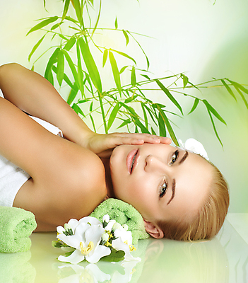 포토 JPG 해외이미지 모델 라이프스타일 여자 꽃 행복 얼굴 신체 탁자 휴식 건강 병원 한명 사람 성인 치료 초록색 수건 눕기 유행 상점 스파 화목 기쁨 흰색 침대 마사지 소중 피부 대나무 만족 휴양지 테라피 돌봄 의료성형뷰티 해외202004 해외포토 나무 식물 1 감정 컬러 가구 컨셉 의학 모션 생활 신체부위 위생용품 뷰티 장소 파일형식