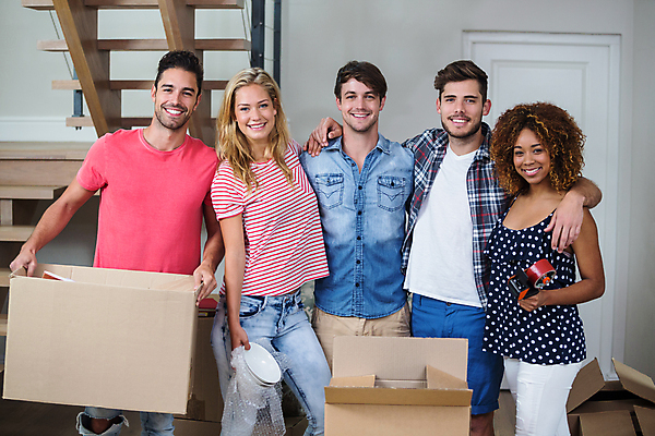 포토 JPG 해외이미지 백인 라이프스타일 응시 여자 남자 행복 가정 모션 새로움 아파트 주택 함께함 실내 서기 여러명 20대 캐주얼 상자 우정 패키지 해외202004 해외포토 서양인 시선 옷 감정 다수 컨셉 사람 청년 내부 건물 생활 친구 파일형식