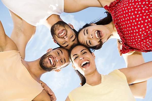 포토 JPG 해외이미지 백인 응시 여자 남자 행복 얼굴 포옹 하늘 휴가 함께함 미소 웃음 사람 여러명 여름 친구 일몰 우정 기쁨 원형 그룹 히스패닉 다민족 섞기 통일 해외202004 해외포토 레이스천 도형 서양인 시선 계절 감정 다수 컨셉 관계 안기 표정 신체부위 노을 직물 파일형식