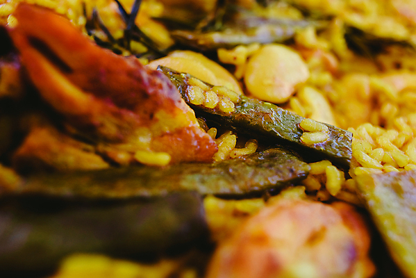 포토 JPG 해외이미지 전통 접시 문화 음식 백그라운드 밥 함께함 육류 요리 사람없음 빨간색 노란색 식당 식사 저녁식사 치킨 시골 신선 스페인 지중해 먹기 향신료 메뉴 질감 홍합 레시피 점심식사 발렌시아 스페인어 타파스 해외202004 해외포토 식기 유럽 바다 컬러 컨셉 식재료 모션 어패류 상점 애피타이저 닭고기요리 향미료 파일형식