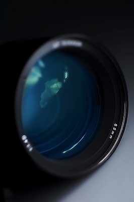 포토 JPG 해외이미지 직업 유리 형상 사람없음 세로 파란색 빛 반사 카메라 디지털 검은색 어둠 거울 장비 발사 사진사 그림 기어 센서 광학 세련 정확 해외202004 해외포토 컬러 컨셉 재질 전자제품 작가 파일형식