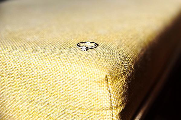 포토 JPG 해외이미지 여자 결혼 백그라운드 장신구 결혼식 발렌타인데이 선물 사랑 사람없음 장식 빛 유행 금속 낭만 바위 흰색 축하 반지 화려 재산 황금 고급 우아함 은색 보석 심볼 오브젝트 다이아몬드 약혼 보물 고립 백금 해외202004 해외포토 감정 컬러 컨셉 데이이벤트 재질 사람 이벤트 금융 돌_바위 광석 약속 파일형식