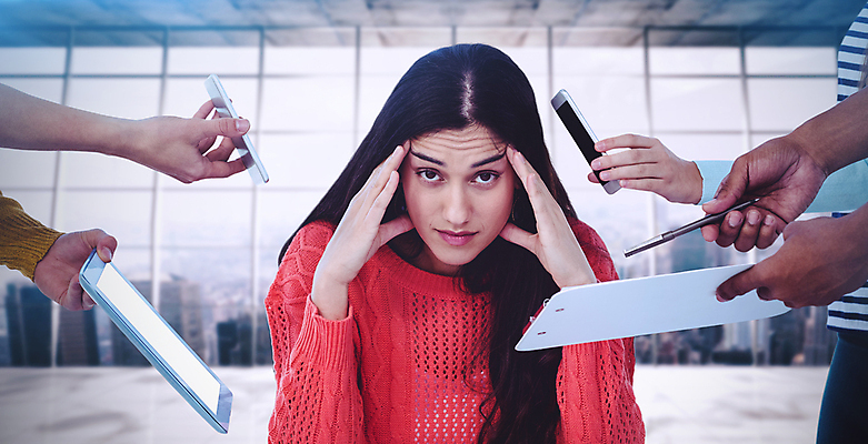 포토 JPG 해외이미지 디자인 응시 여자 스트레스 한명 들기 앉기 상반신 20대 성인 앞모습 30대 스마트폰 태블릿 사무실 비즈니스우먼 문서 업무과다 서류판 성인여자한명만 해외202004 해외포토 1 시선 뷰포인트 비즈니스 모션 사람 청년 장년 전자제품 핸드폰 스마트기기 사무용품 업무 직장인 여자한명만 성인여자만 파일형식