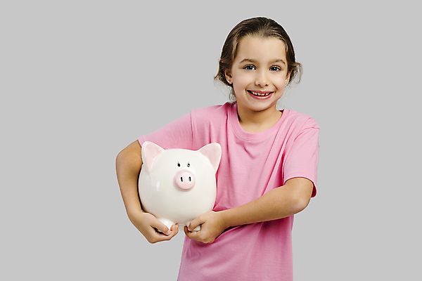 포토 JPG 해외이미지 백인 1 여자 행복 어린이 돈 한명 미소 사람 앉기 금융 경제 저축 돼지저금통 잡기 돼지 절약 투자 걸음마 고립 해외202004 해외포토 서양인 감정 컨셉 비즈니스 포유류 모션 표정 저금통 재산 파일형식