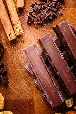 포토 JPG 해외이미지 음식 조각 재료 디저트 사탕 요리 사람없음 세트 갈색 쌓기 초콜릿 검은색 어둠 블록 견과류 바 막대기 그룹 달콤 가루 먹기 향신료 아로마 코코아 덩어리 개암나무 고립 깨짐 땅바닥 시나몬 카카오 개암 개조 맛있는 해외202004 해외포토 나무 열매 음료 컬러 컨셉 모션 바닥 맛 향미료 파일형식