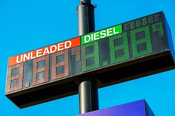 포토 JPG 해외이미지 산업 여행 비즈니스 교통시설 자동차 사람없음 가로 경제 글로벌 숫자 미국 힘 시장 기름 휘발유 사인 가스 봉 주유소 디젤 프리미엄 해외202004 해외포토 문자 음식 육상교통 교통 북아메리카 석유 시설 파일형식