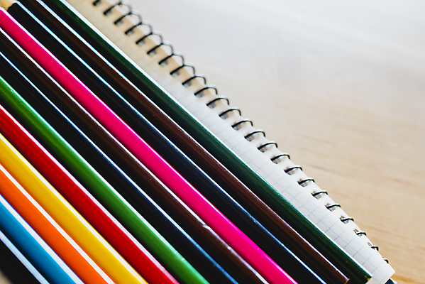 포토 JPG 해외이미지 무료이미지 색연필 근접촬영 사람없음 세트 해외202004 해외포토 뷰포인트 학용품 파일형식 무료콘텐츠