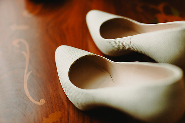 포토 JPG 해외이미지 구두 신발 실내 근접촬영 사람없음 하이힐 소프트포커스 오브젝트 해외202004 해외포토 뷰포인트 촬영기법 내부 여성화 파일형식